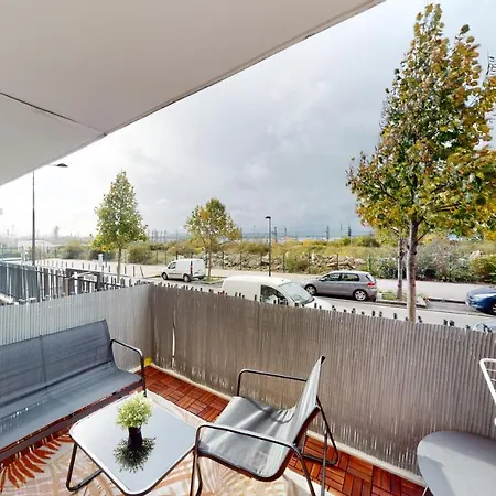 Live Like A Local Stylish 2br With Balcony & Parking Saint-Denis (Seine-Saint-Denis)