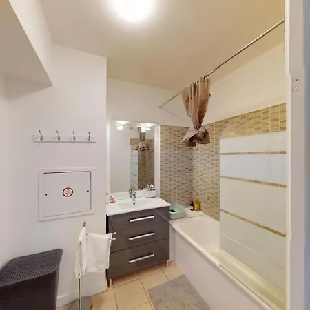 Appartement Live Like A Local Stylish 2br With Balcony & Parking *