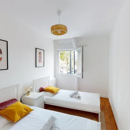 Live Like A Local Stylish 2br With Balcony & Parking * Saint-Denis (Seine-Saint-Denis)