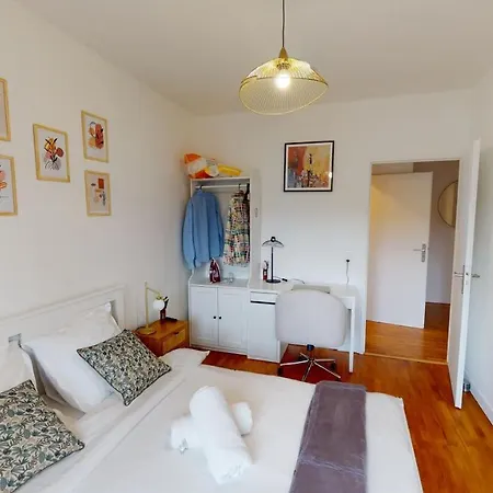 Live Like A Local Stylish 2br With Balcony & Parking *