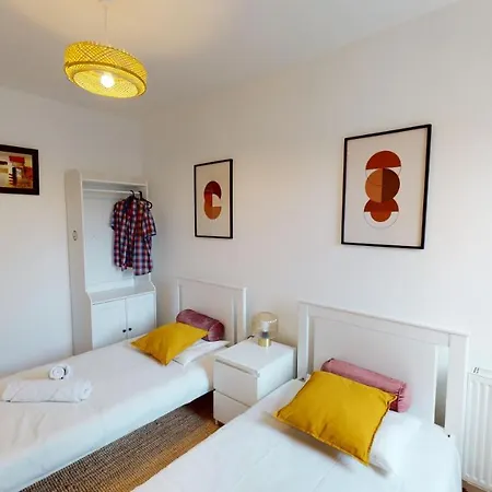 Live Like A Local Stylish 2br With Balcony & Parking Saint-Denis (Seine-Saint-Denis)