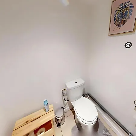 Live Like A Local Stylish 2br With Balcony & Parking *